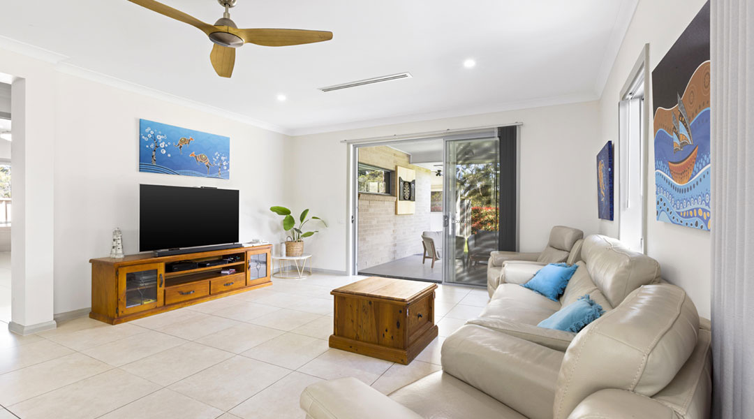 Sunnyfield Blue House  - Lounge Room 2