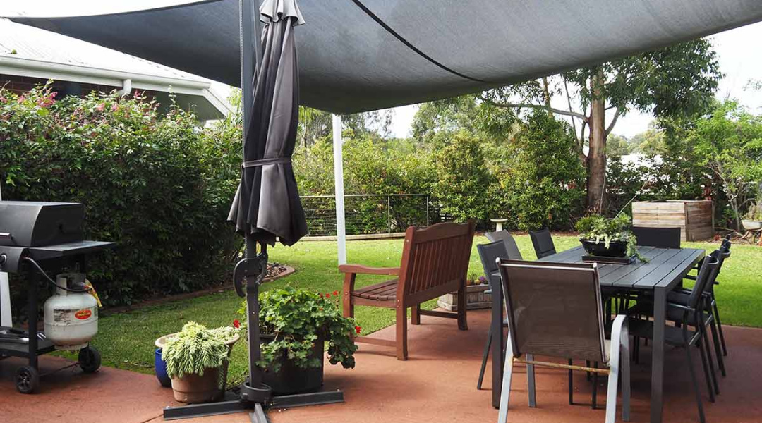 outdoor area - garden - barbecue - outdoor furniture and dining