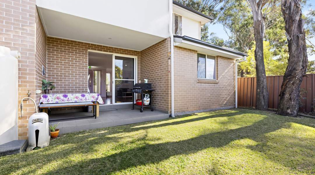 Backyard- Entertainment area- barbecue - garden - grass